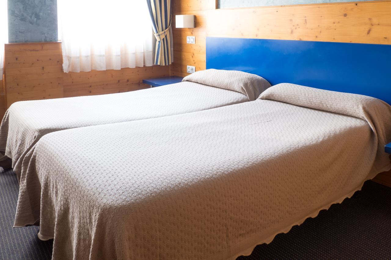 Hotel Bezana Lago Санта-Крус-де-Бесана Экстерьер фото