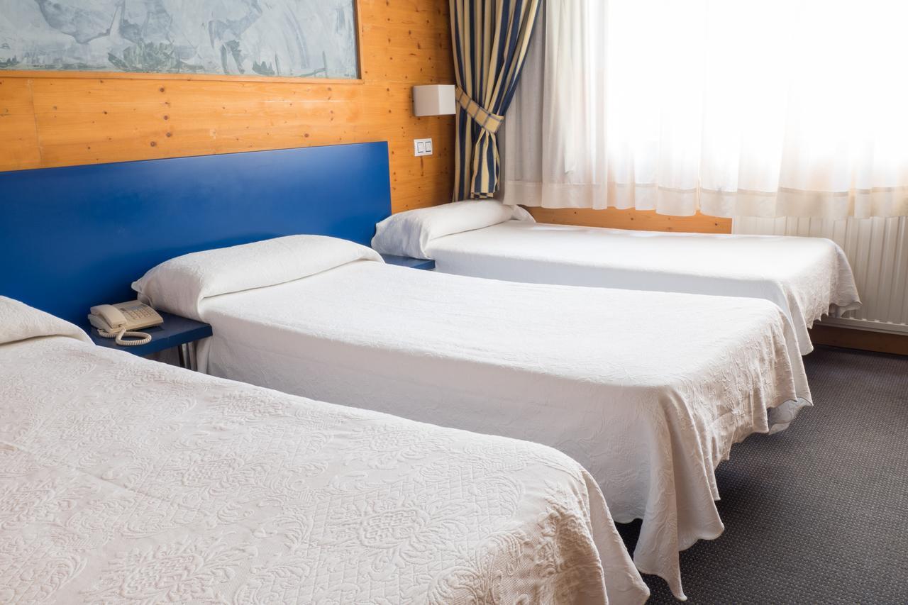 Hotel Bezana Lago Санта-Крус-де-Бесана Экстерьер фото