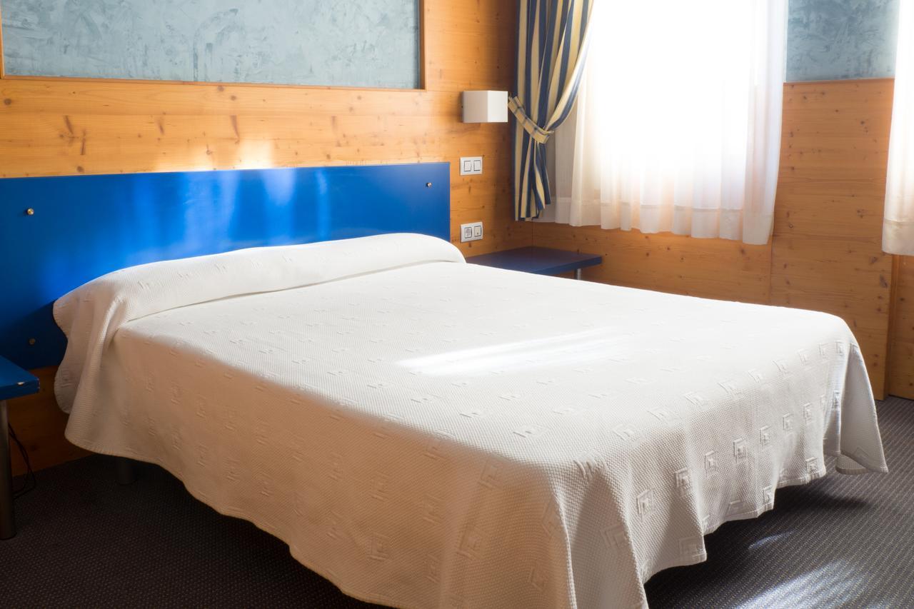 Hotel Bezana Lago Санта-Крус-де-Бесана Экстерьер фото