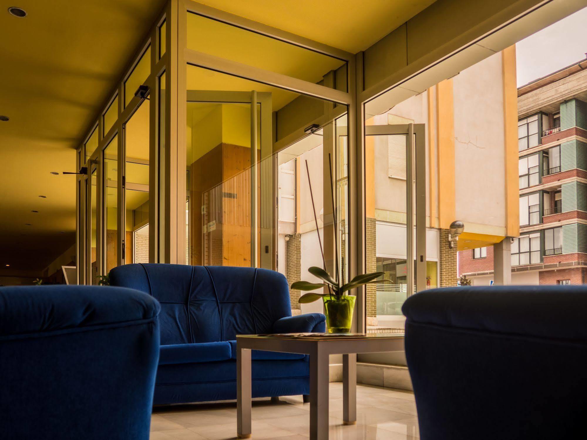 Hotel Bezana Lago Санта-Крус-де-Бесана Экстерьер фото