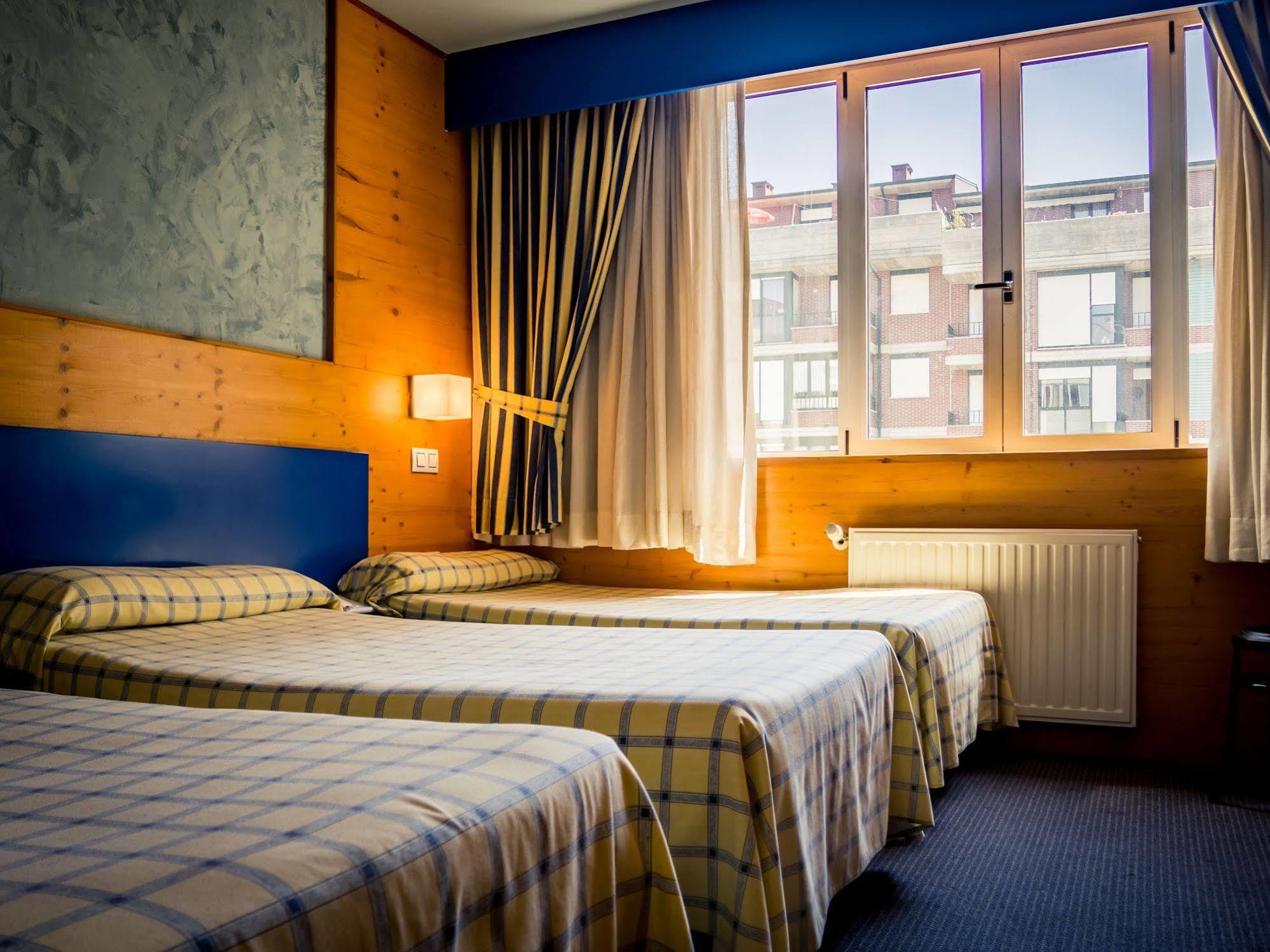 Hotel Bezana Lago Санта-Крус-де-Бесана Экстерьер фото
