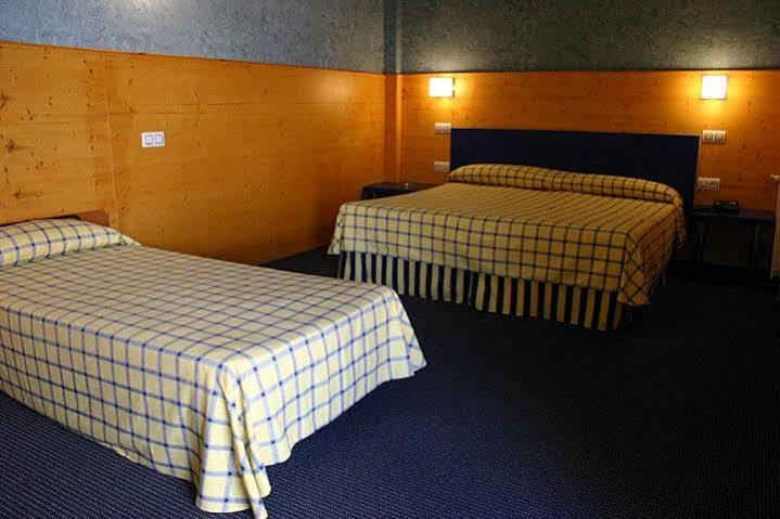 Hotel Bezana Lago Санта-Крус-де-Бесана Экстерьер фото